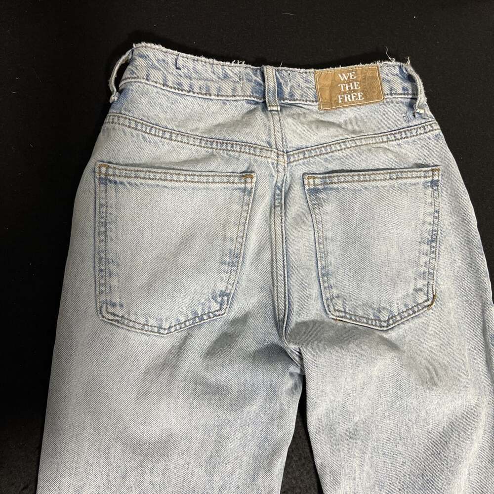 We The Free High Rise Mom Jeans Light Wash Denim Women's Size 24x27